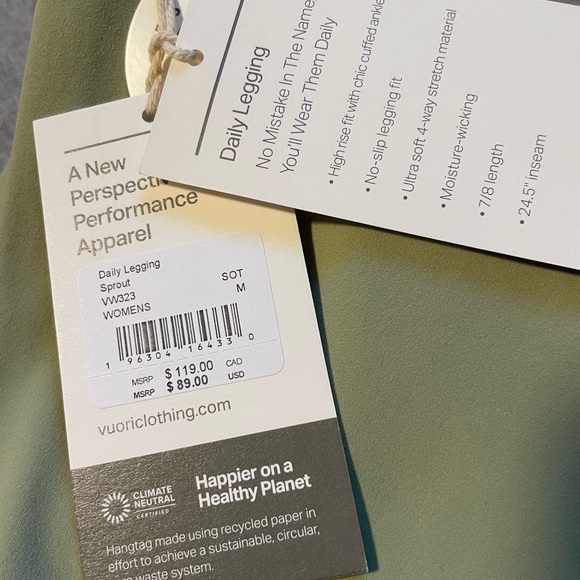 Vuori • Daily Leggings in Sprout - Picture 8 of 9